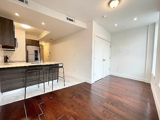 4th image of 68 W 126th St #2