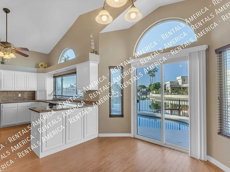 5822 W Abraham Ln — Photo 8