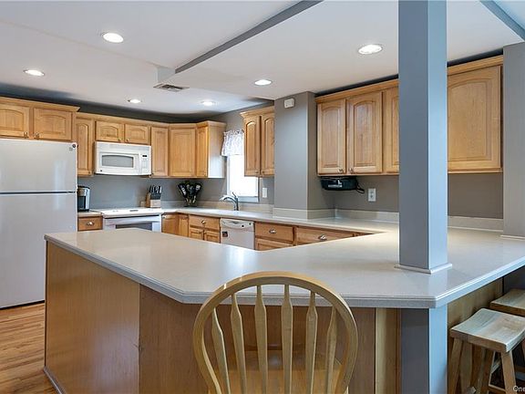 4th image of 37 Katie Ct
