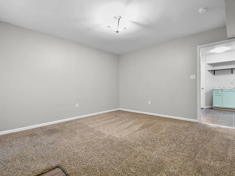 706 Green Valley Ct — Photo 16