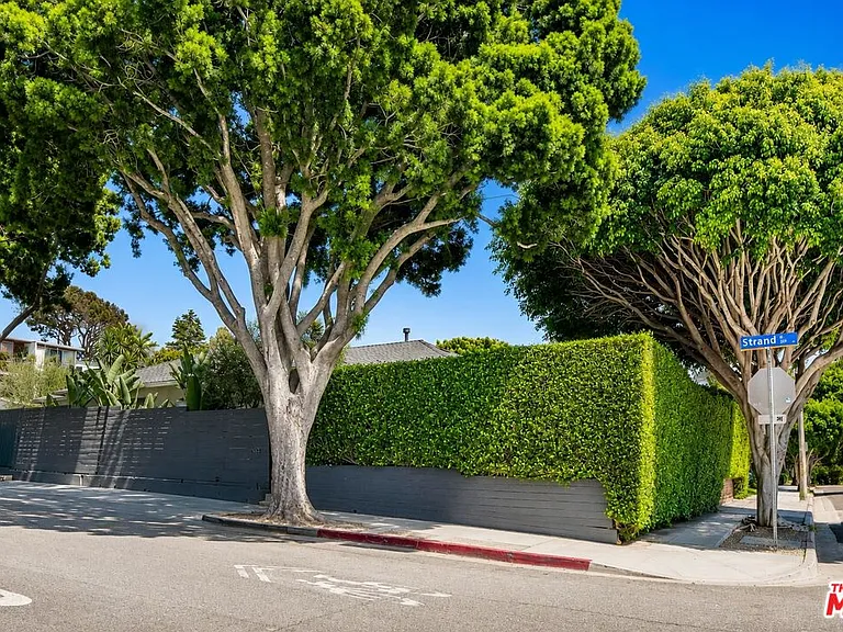 502 Strand St — Photo 17