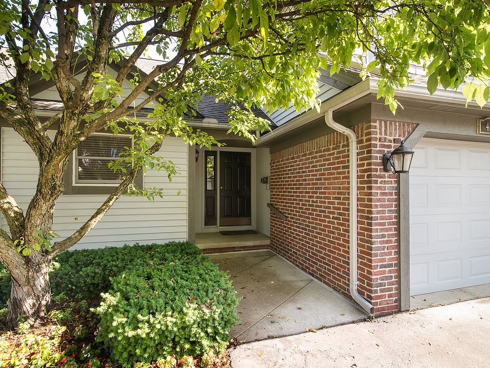 413 Oak Run, Royal Oak
