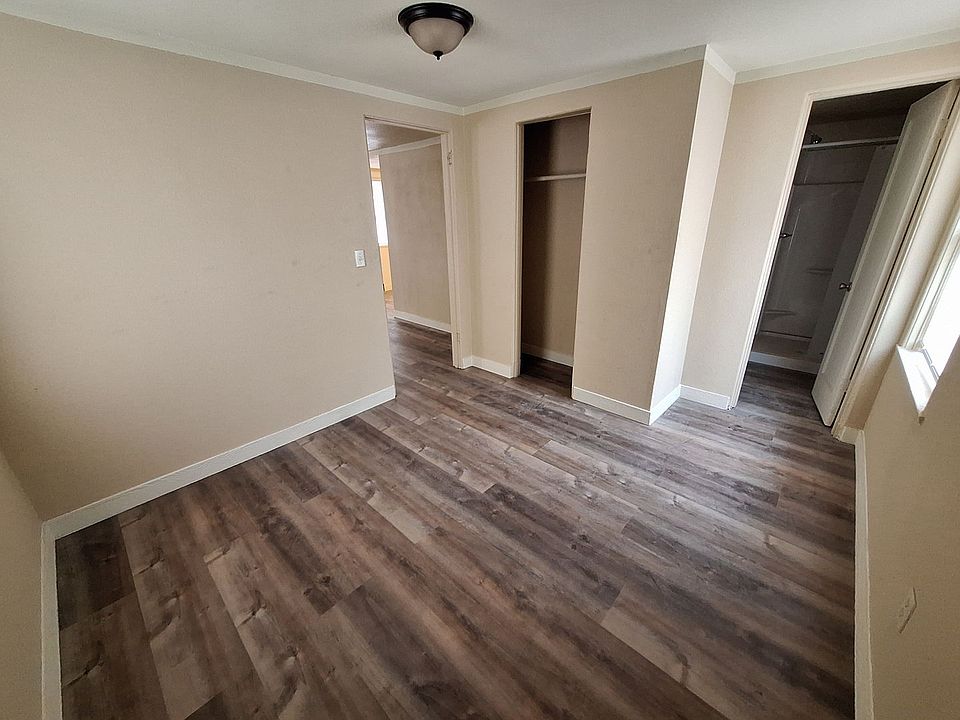 2nd image of 2909 NE Riverside Ave
