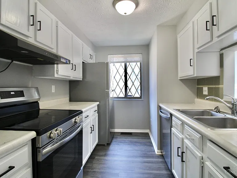 512 Glencoe Ct — Photo 6