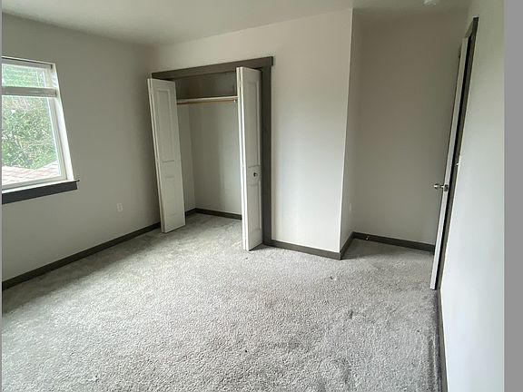 4th image of 2946 W Babcock St