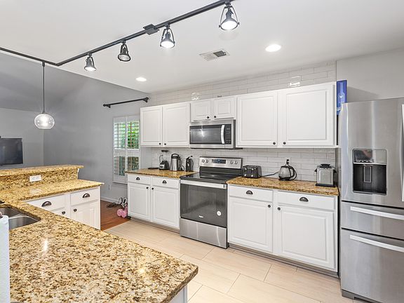 2nd image of 518 Holiday Dr