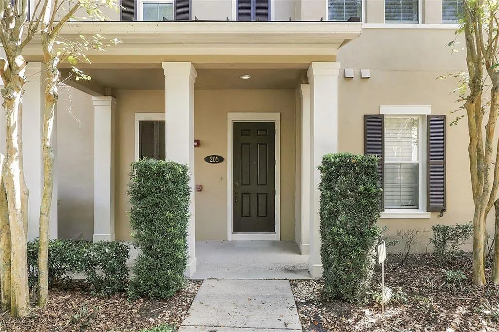 3 bed, 2.0 bath, 1801 sqft, $4,000 — Photo 3