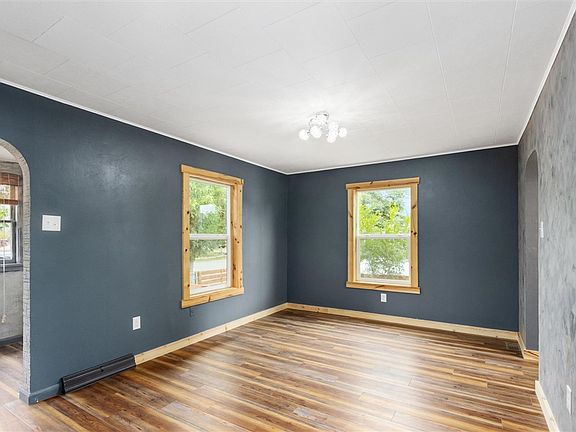 3rd image of 316 8th Ave W
