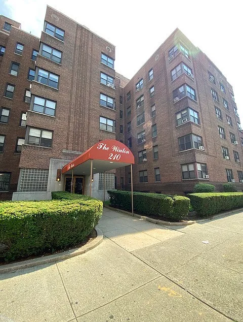 1 bed, 1.0 bath, $2,195 — Photo 1
