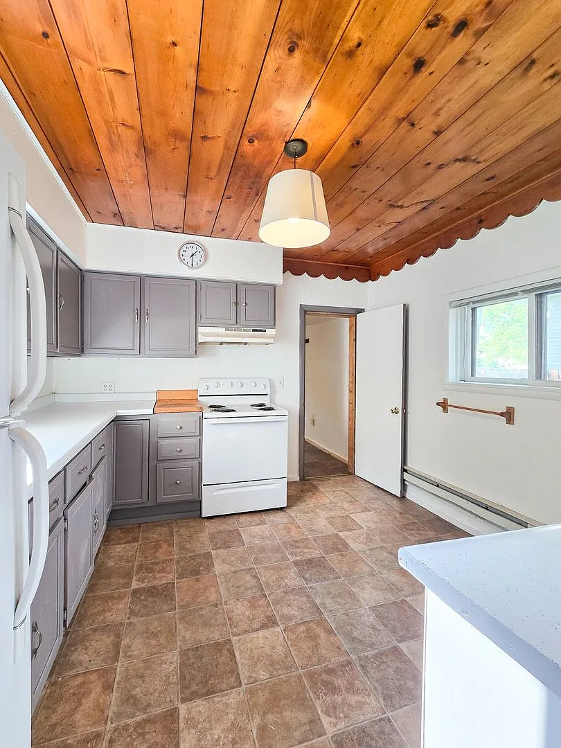 $1520| 4BD 2BA | 417 Marston Ave | Available 06/01/2027 — Photo 3