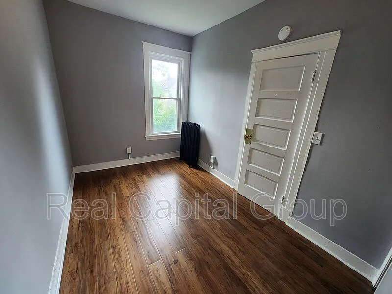 2 bed, 1.0 bath, $1,395 — Photo 3