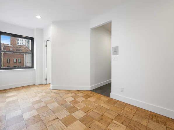 213 East 37th Street image 4 of 13