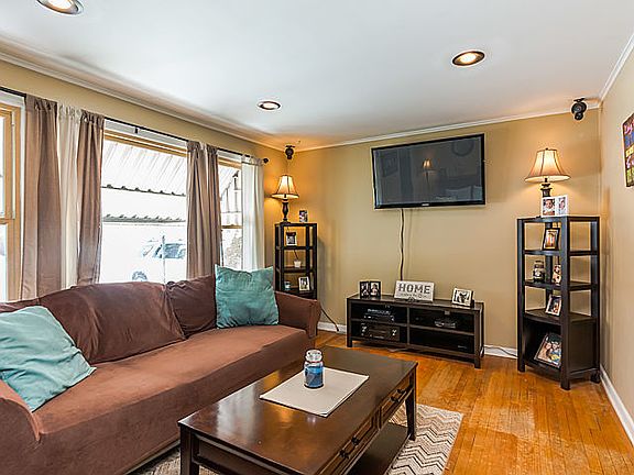 4th image of 6456 W 93rd Pl