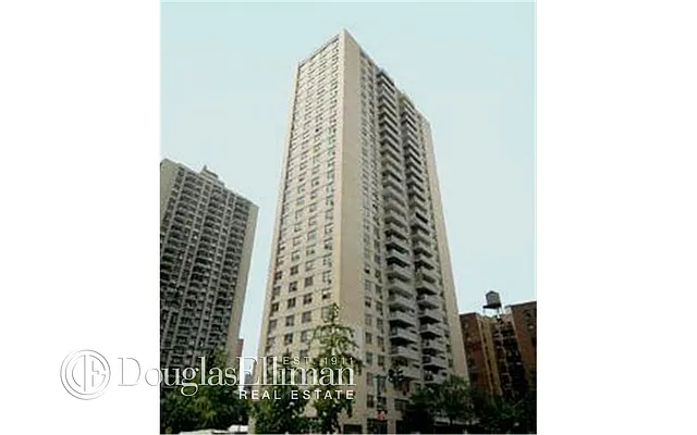 Rented by Douglas Elliman | media 19