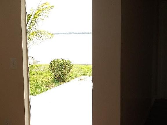 4th image of 1064 N Tamiami Trl #6