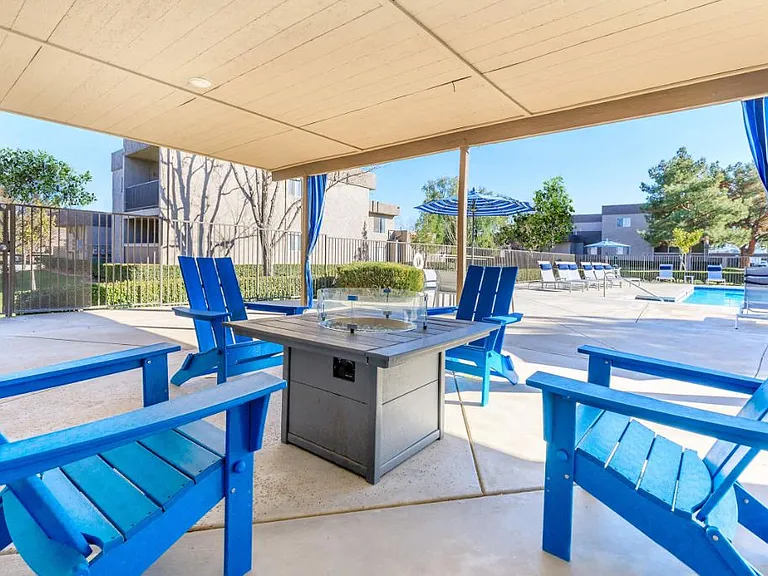Sunset View Apartments — Photo 12