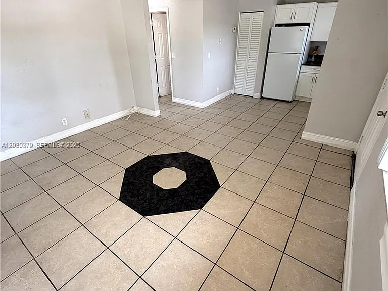 412 Lakeside Dr #223 — Photo 3