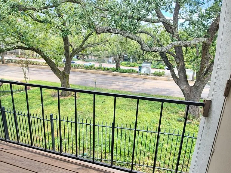 2425 Augusta Dr #4 — Photo 21