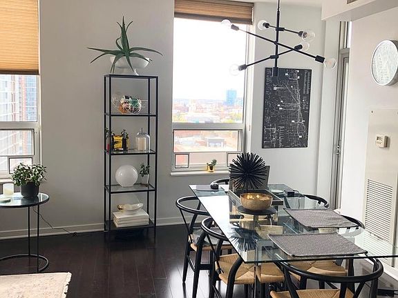 5th image of 330 W Grand Ave APT 1602