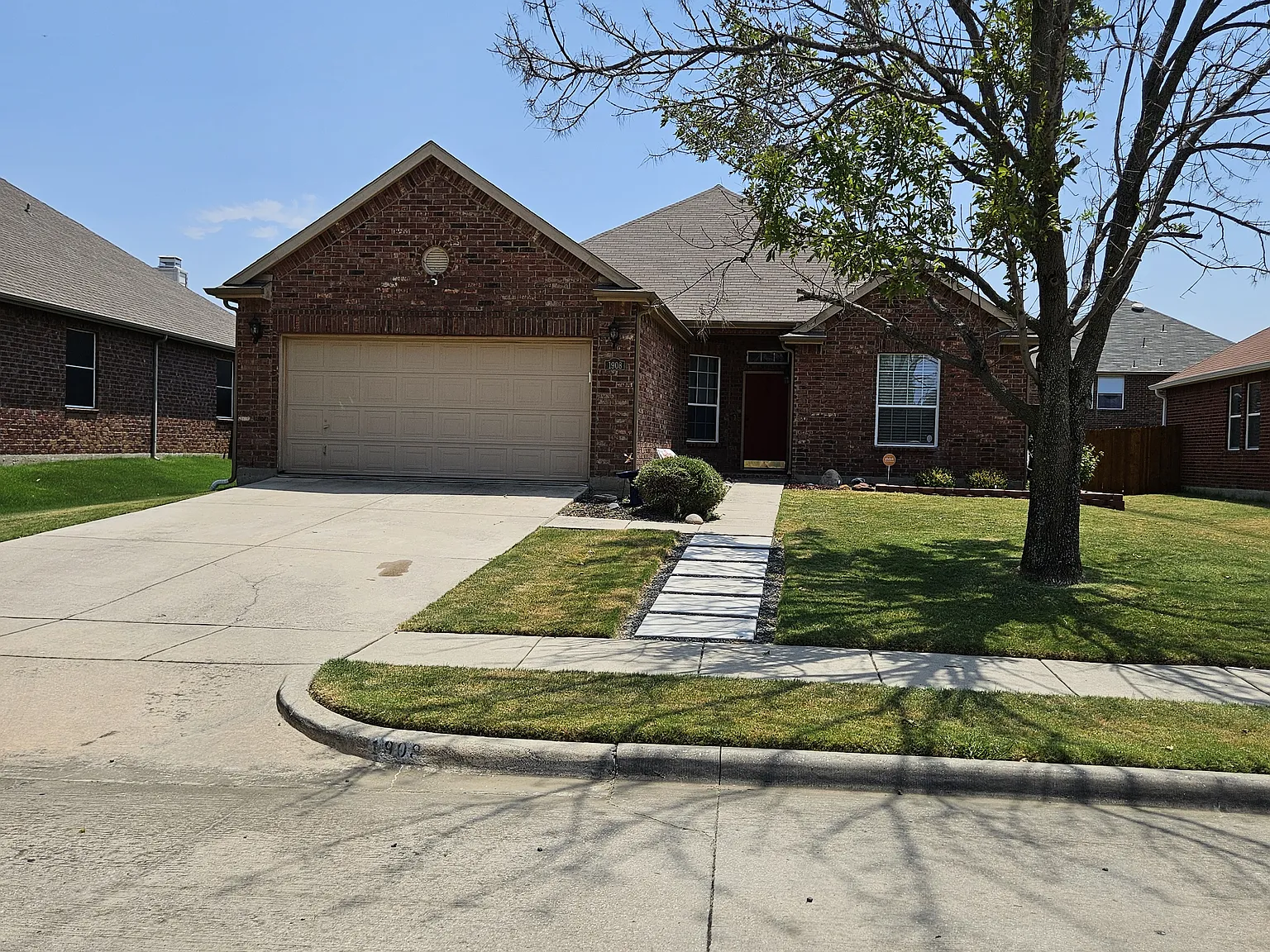 3 bed, 1870 sqft, $2,500 — Photo 2