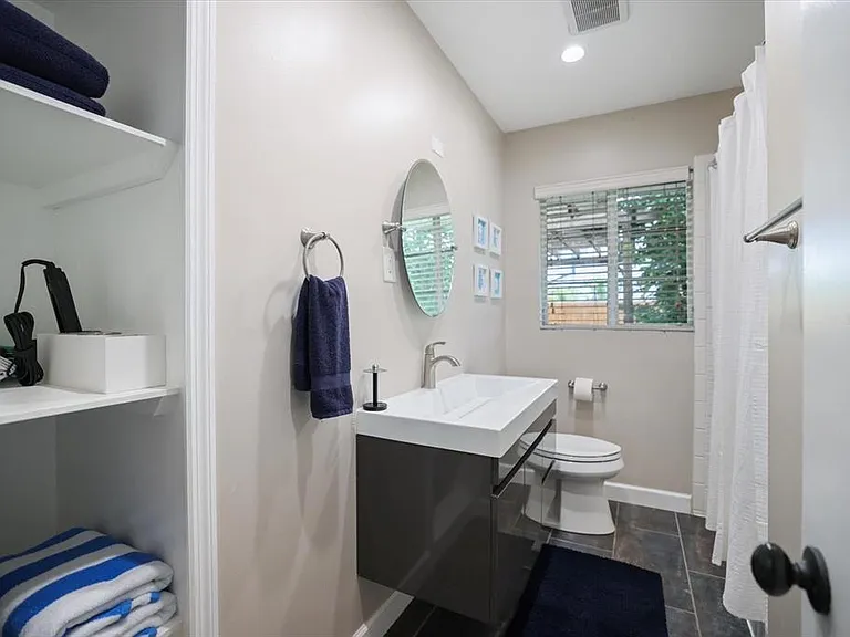 2126 Hyde Park St — Photo 18