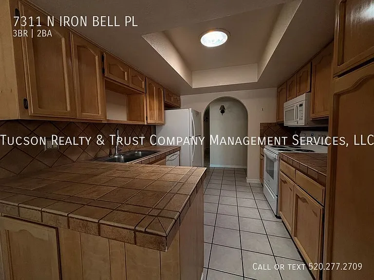 7311 N Iron Bell Pl — Photo 2