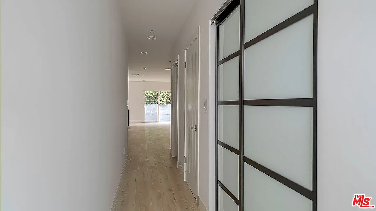 4 bed, 4.5 bath, 1700 sqft, $4,800 — Photo 3