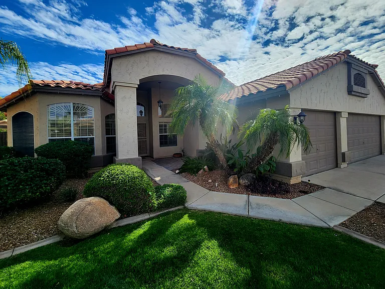 9657 W Potter Dr — Photo 2