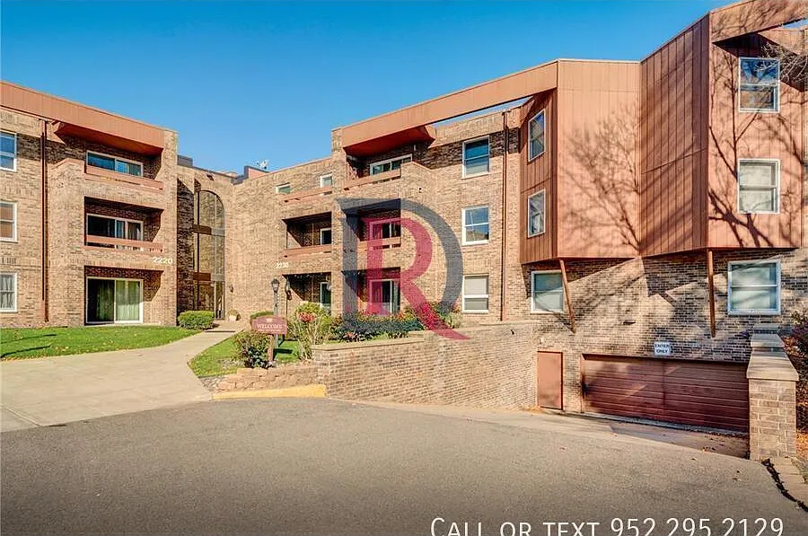 2br 2ba Condo In Roseville! — Photo 1
