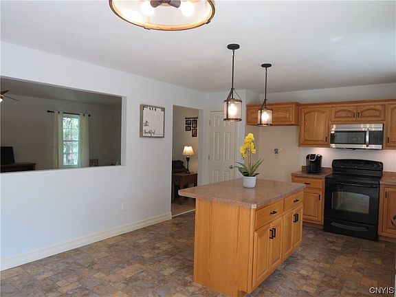4th image of 5511 Main St
