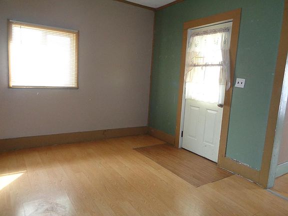 5th image of 608 Darius St