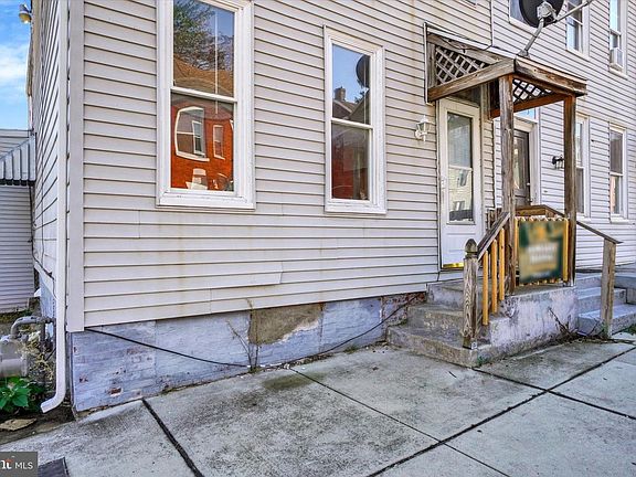 3rd image of 459 Juniper St