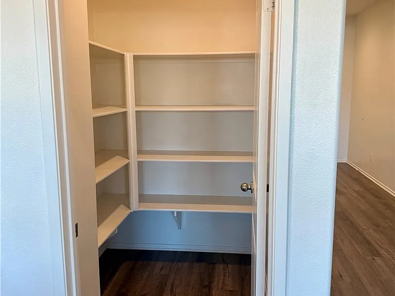 914 Haviture Way — Photo 8