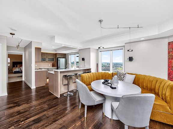 2nd image of 300 Walnut St #2002