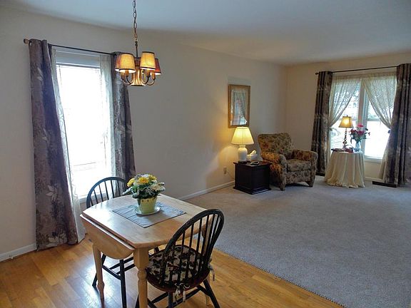 4th image of 1094 Carolyn Ave