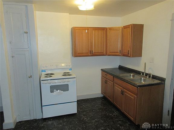 5th image of 1923 Emerson Ave