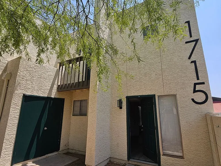 1715 E. Pepper Circle — Photo 47