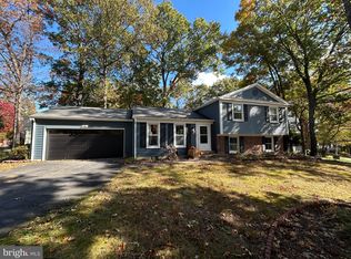1549 Hiddenbrook Dr, Herndon, VA 20170