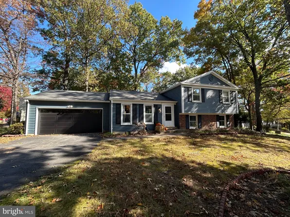 1549 Hiddenbrook Dr, Herndon, VA 20170