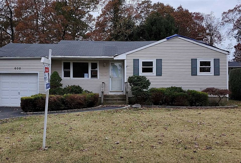 1st image of 608 Thorn St