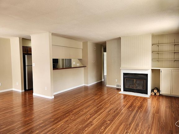 4th image of 4864 Harmony Pl
