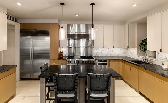 Sold by Christie's International Real Estate Group, LLC | media 17