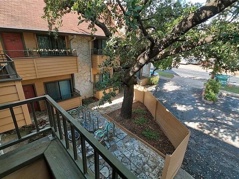 2714 Nueces St #203 — Photo 20