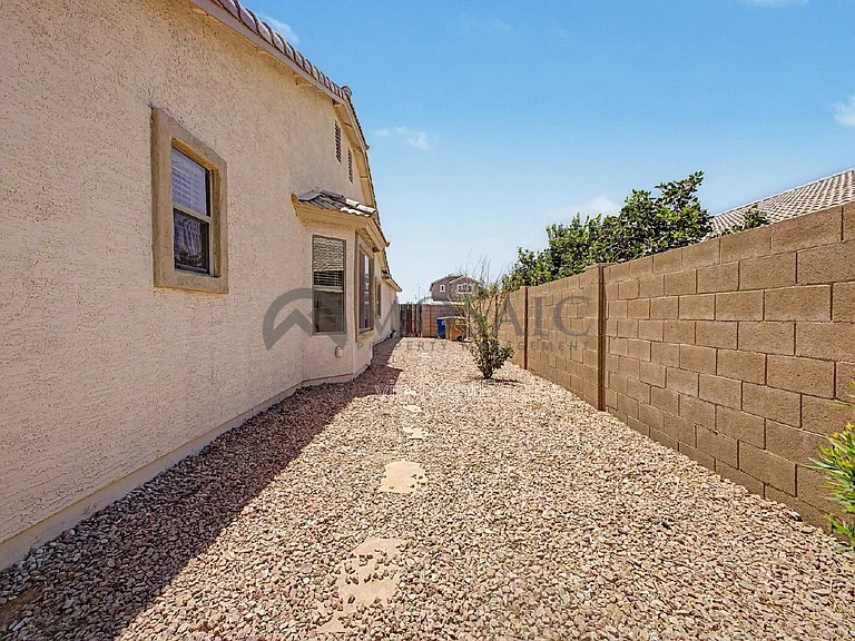 22360 E Via Del Rancho — Photo 33