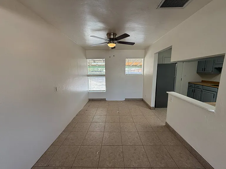 1325 N Venice Ave — Photo 11