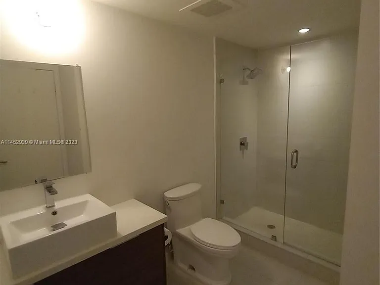 1010 SW 2nd Ave #1806 — Photo 13