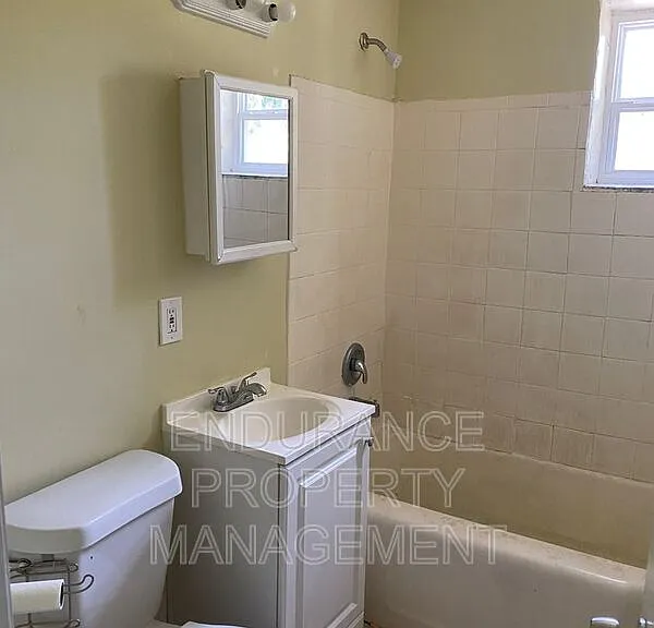 624 W 2nd St — Photo 3