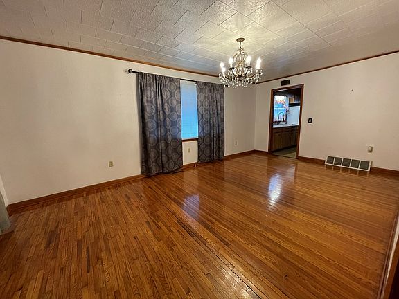 3rd image of 116 Poe St