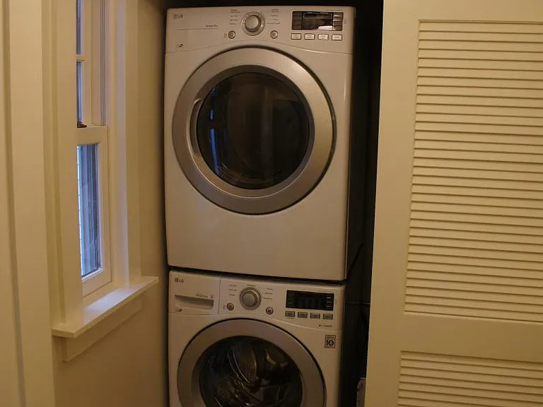 827 E Brady St #3 — Photo 8