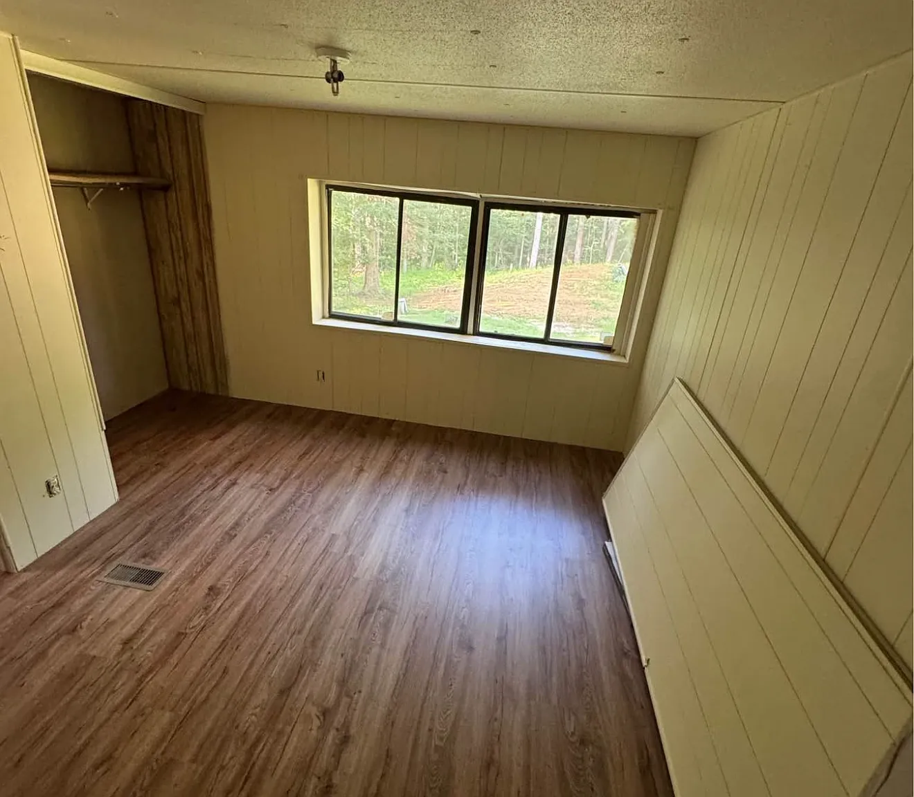 2 bed, 1.0 bath, $1,300 — Photo 3